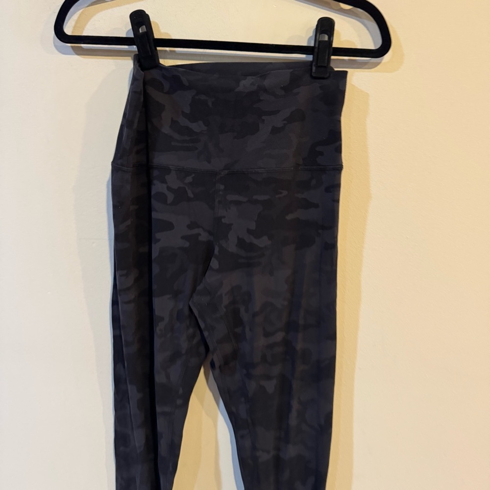 Lululemon align black incognito camo 28” pant - Picture 3 of 8